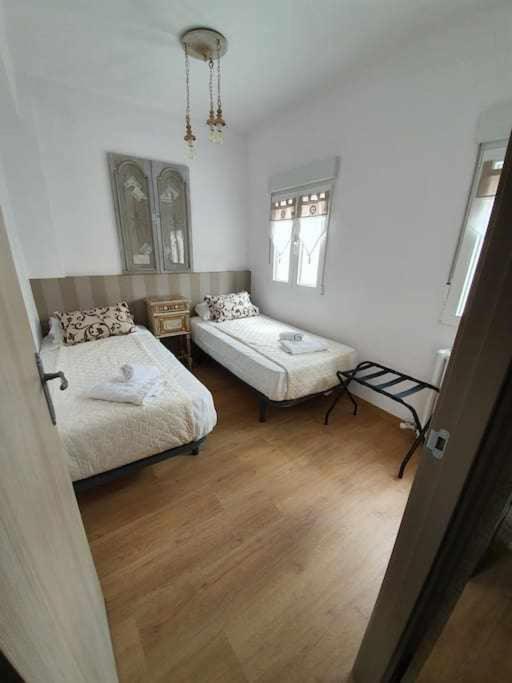 Oak Palace Leon Bagian luar foto